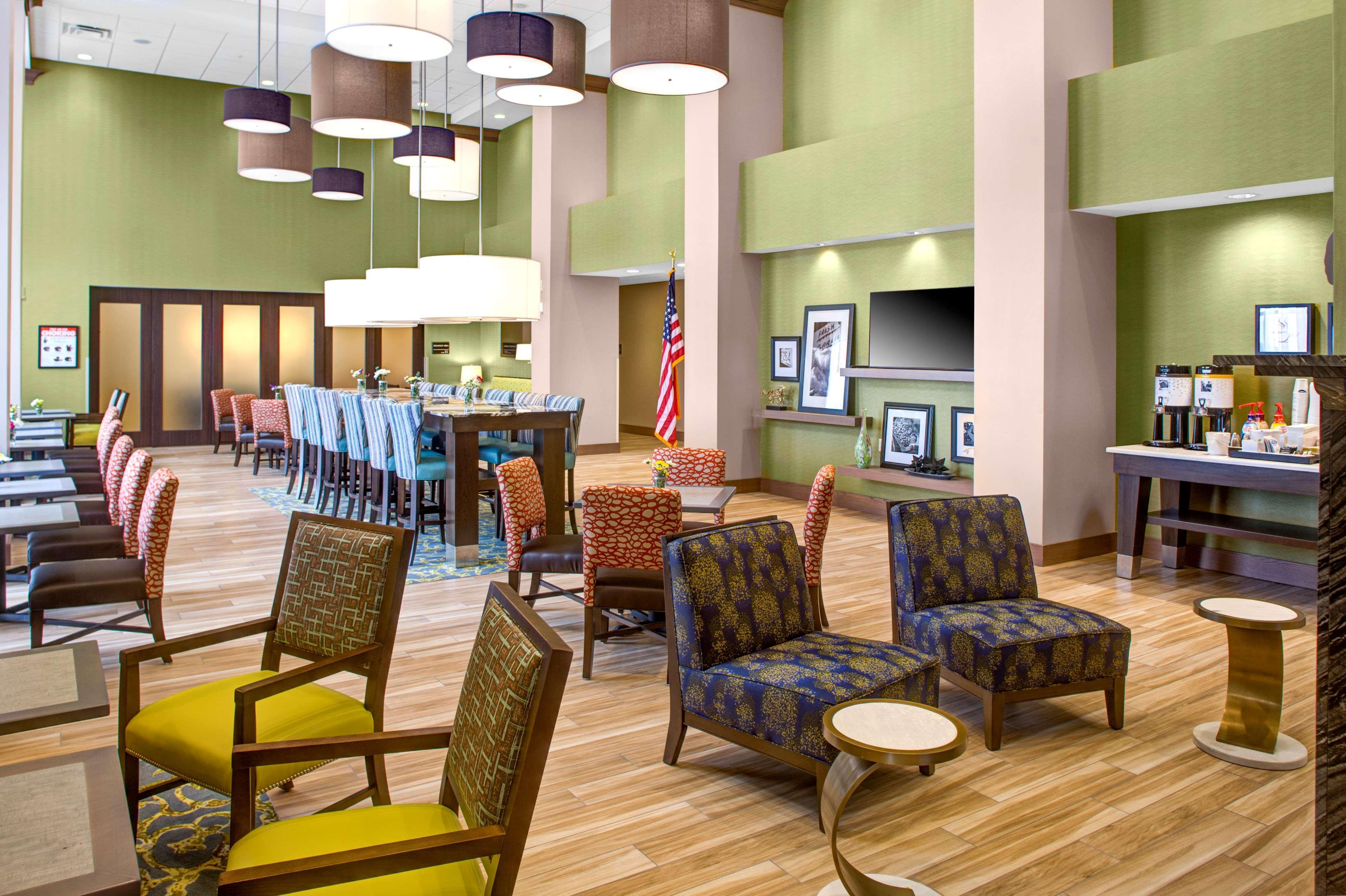 Hampton Inn & Suites Syracuse North Airport Area North Syracuse Exterior photo