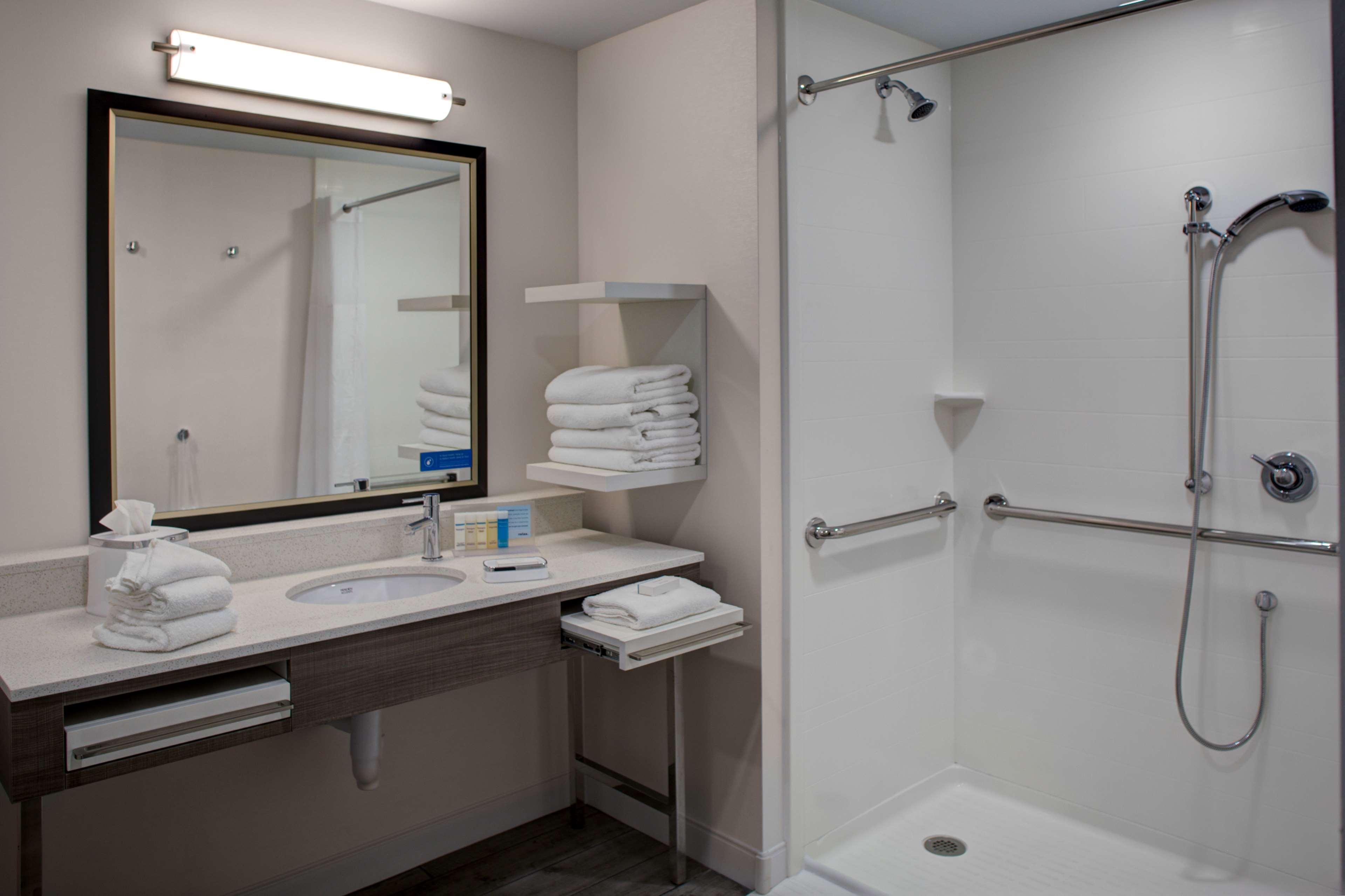 Hampton Inn & Suites Syracuse North Airport Area North Syracuse Exterior photo