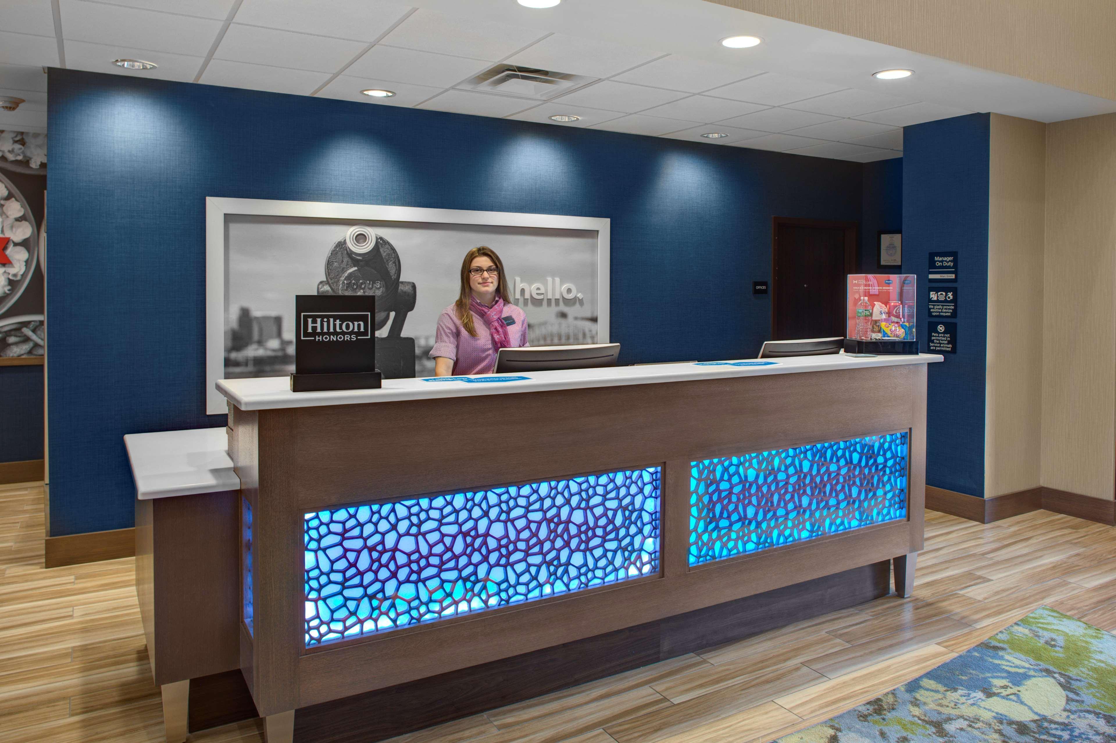 Hampton Inn & Suites Syracuse North Airport Area North Syracuse Exterior photo