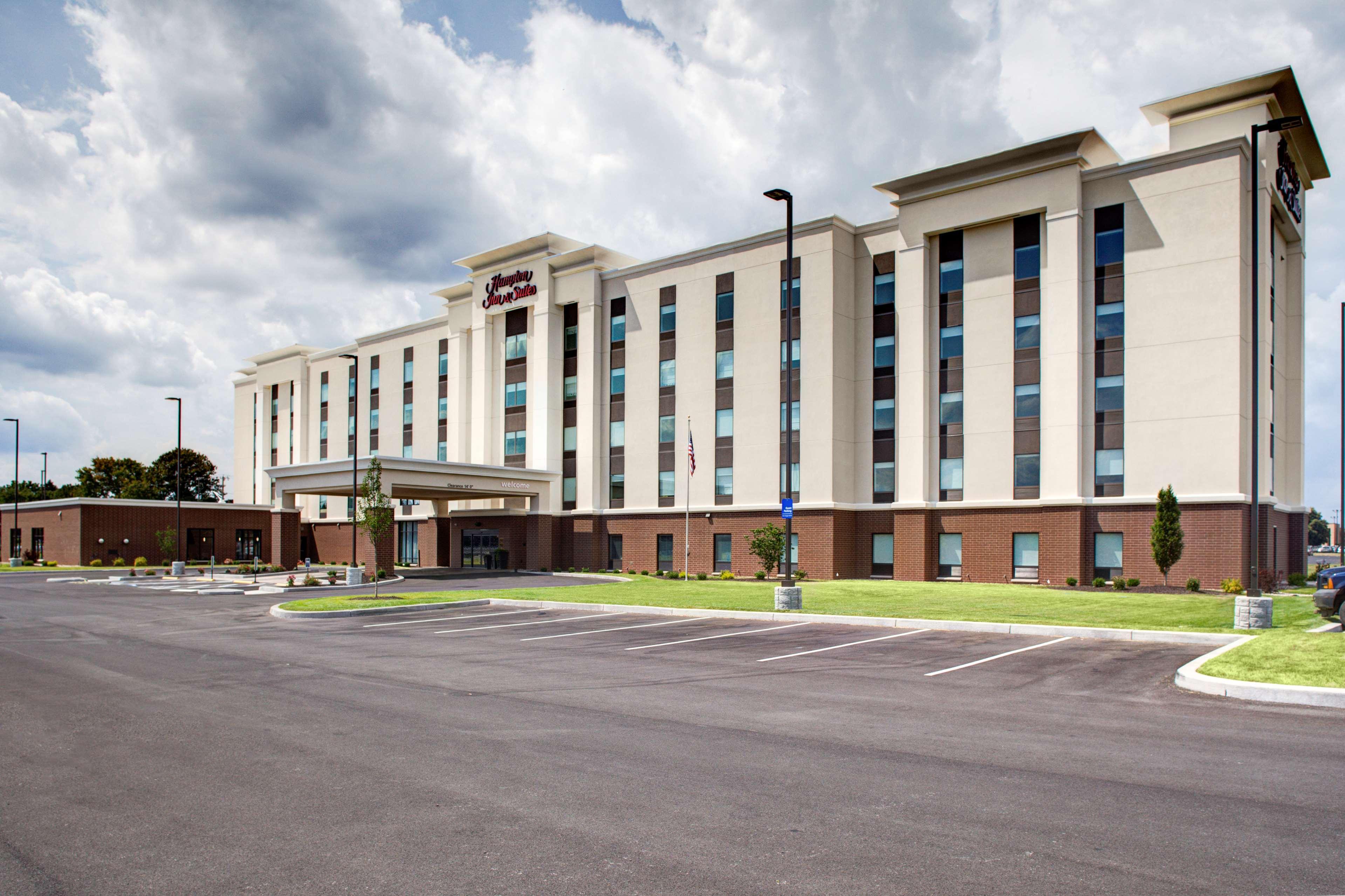 Hampton Inn & Suites Syracuse North Airport Area North Syracuse Exterior photo