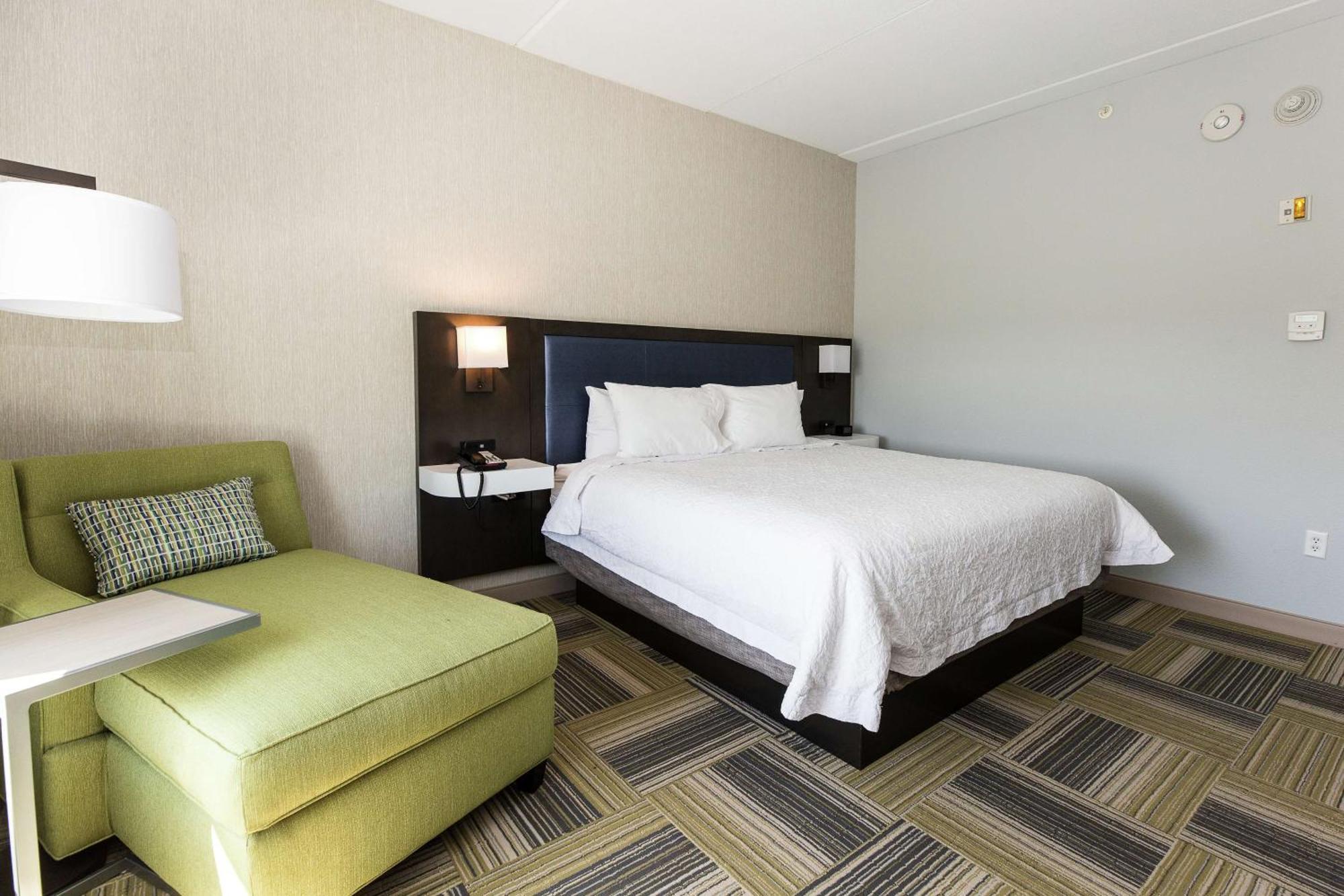 Hampton Inn & Suites Syracuse North Airport Area North Syracuse Exterior photo